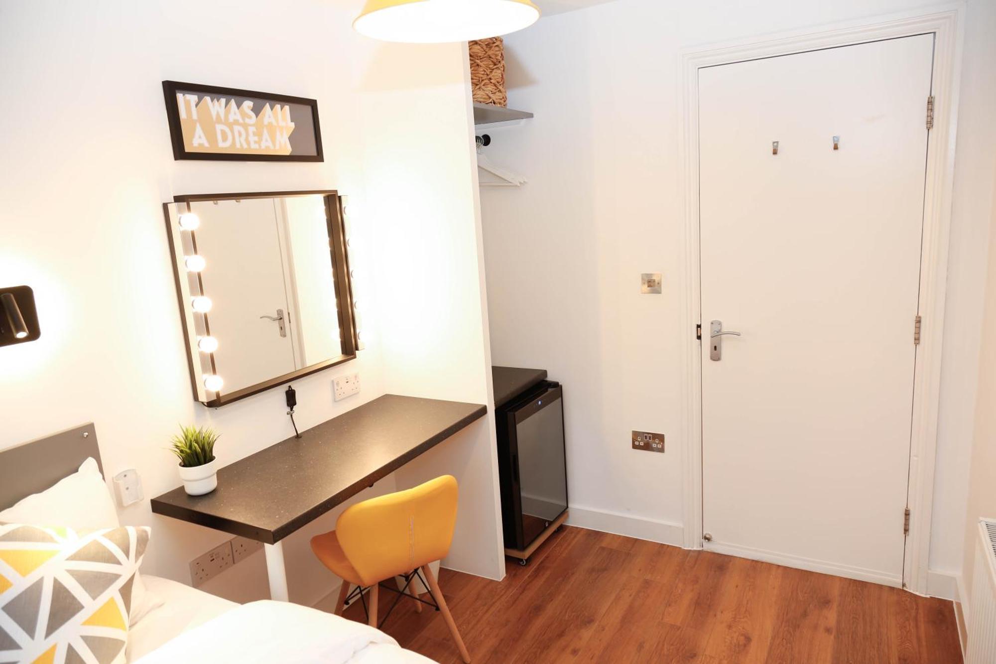 New Luxury Rooms In The Heart Of London Next To Shops, Cafes, Bars & Metro With Shared Bathrooms エクステリア 写真