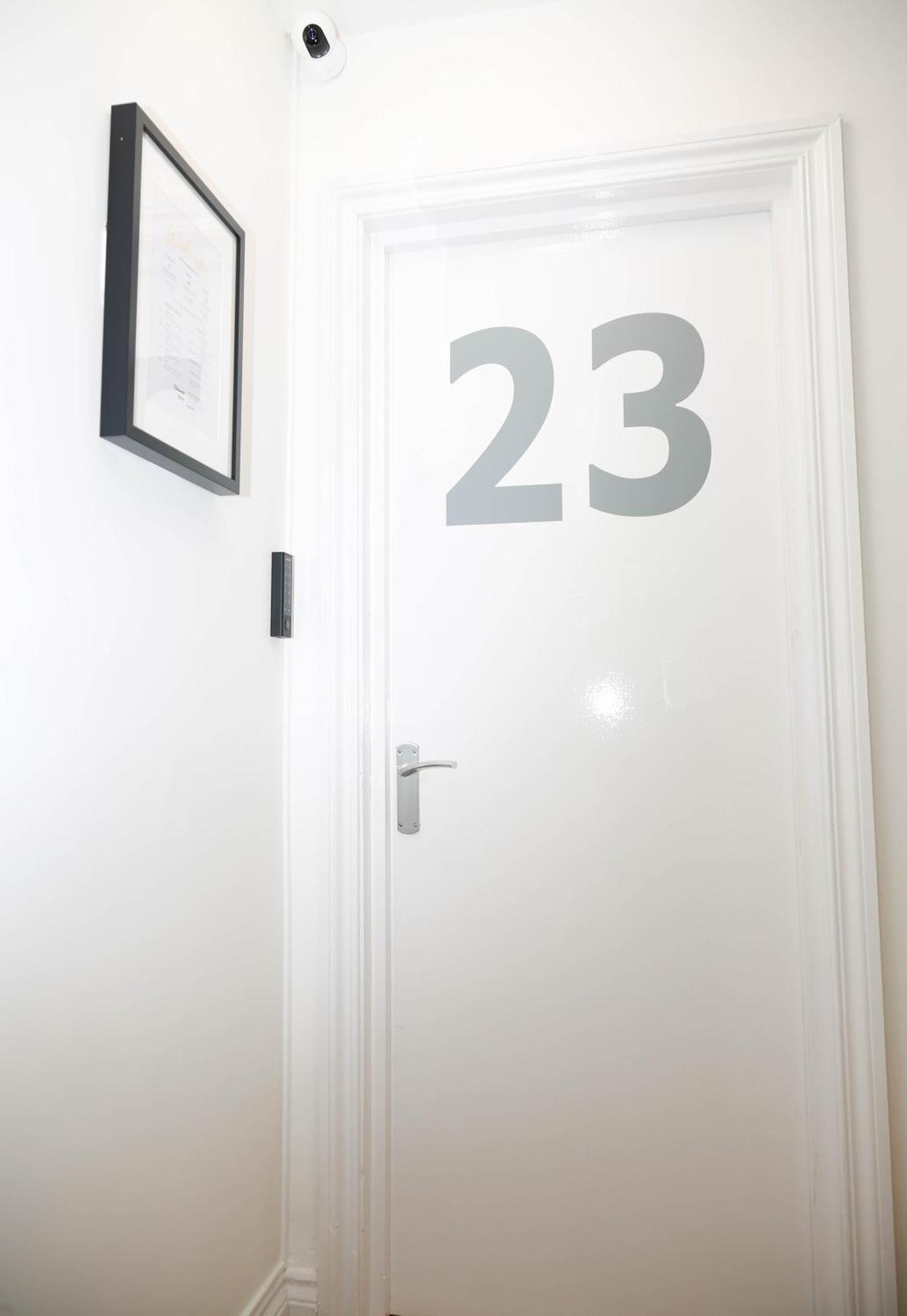 New Luxury Rooms In The Heart Of London Next To Shops, Cafes, Bars & Metro With Shared Bathrooms エクステリア 写真