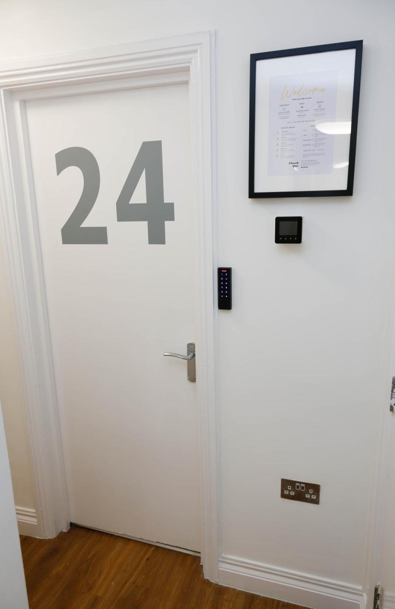 New Luxury Rooms In The Heart Of London Next To Shops, Cafes, Bars & Metro With Shared Bathrooms エクステリア 写真
